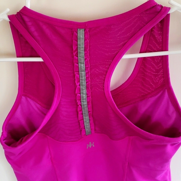 Womans exercise top - Picture 3 of 6